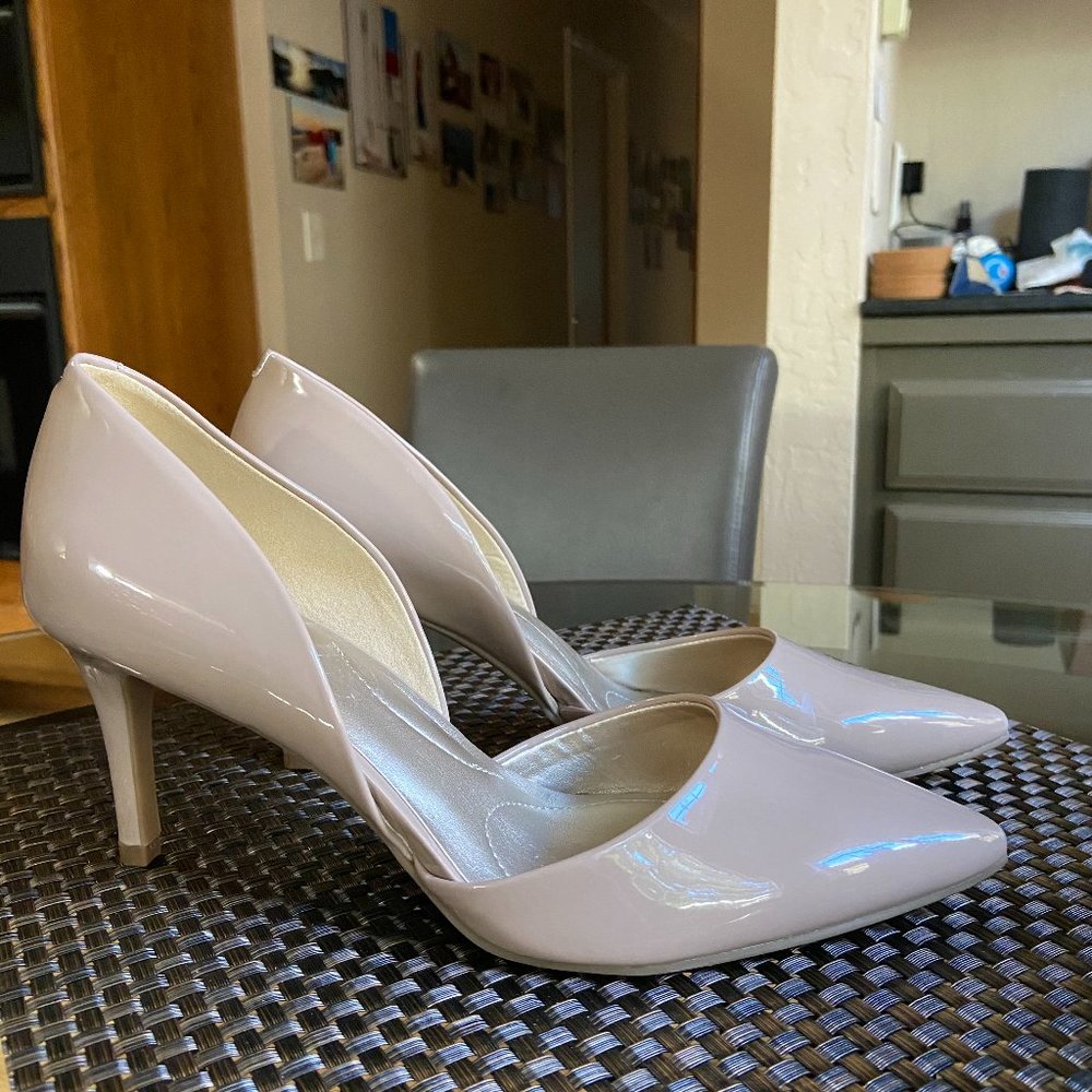 Natural nude color dress shoe